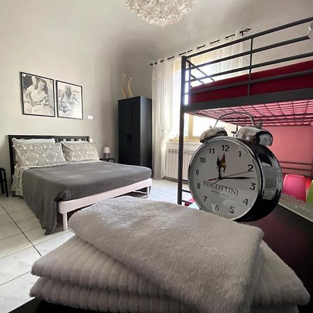 Camera con Bagno privato Room with private bathroom Pontedera Piaggio Vespa Esterno foto