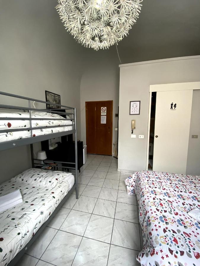 Camera con Bagno privato Room with private bathroom Pontedera Piaggio Vespa Esterno foto