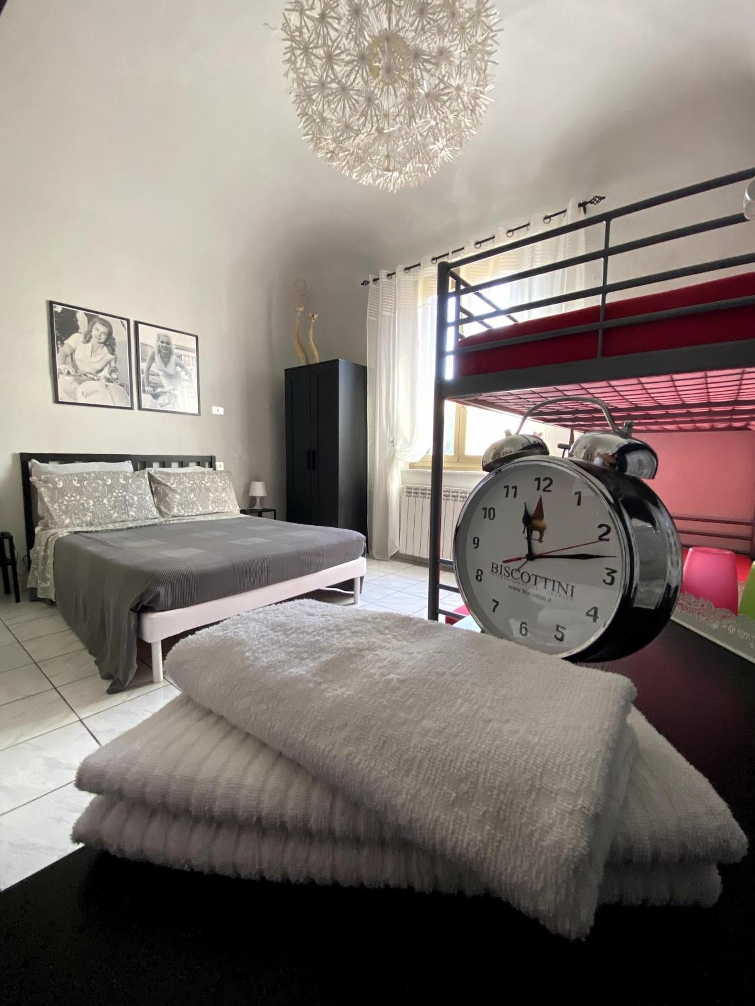 Camera con Bagno privato Room with private bathroom Pontedera Piaggio Vespa Esterno foto