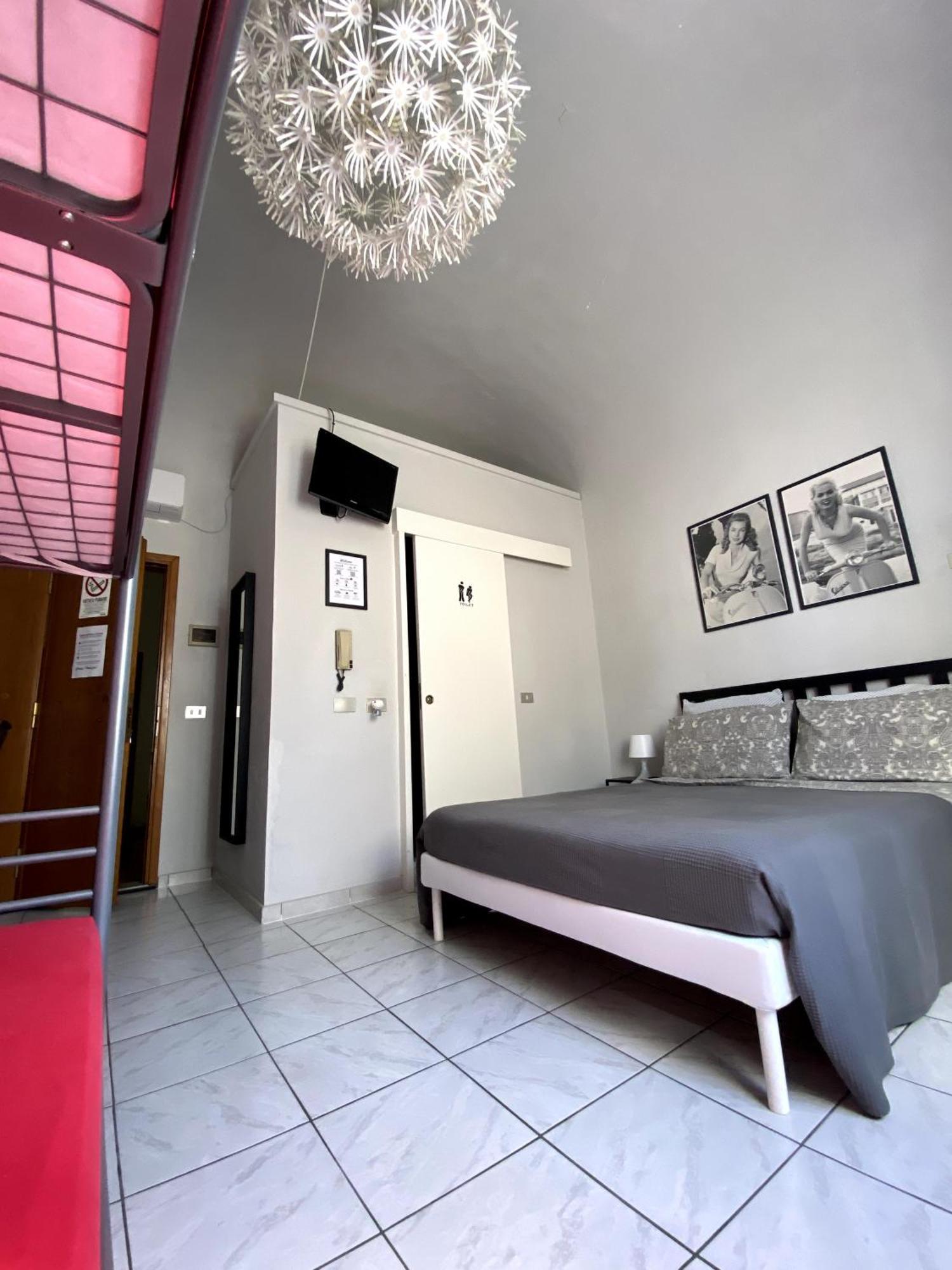 Camera con Bagno privato Room with private bathroom Pontedera Piaggio Vespa Esterno foto