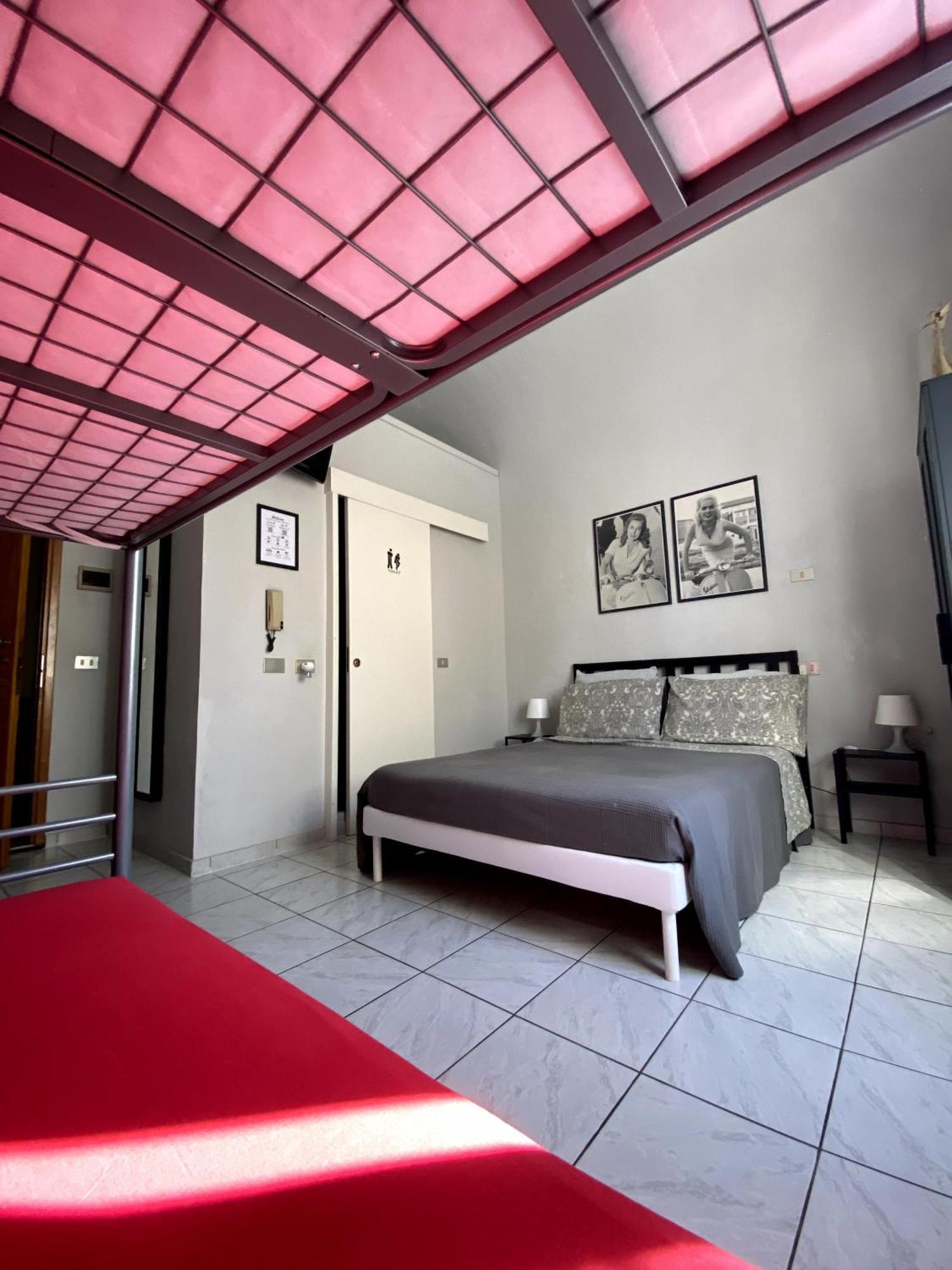 Camera con Bagno privato Room with private bathroom Pontedera Piaggio Vespa Esterno foto