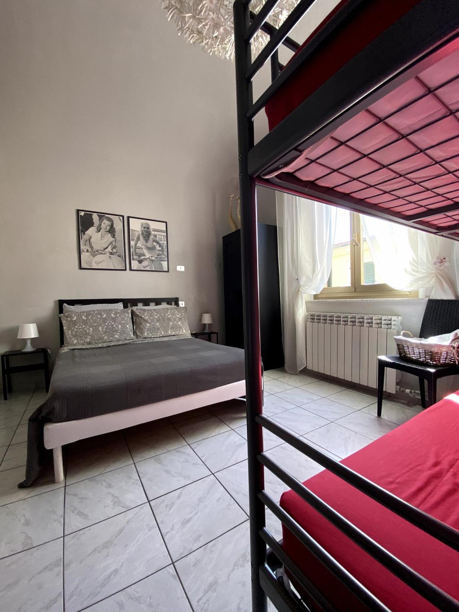 Camera con Bagno privato Room with private bathroom Pontedera Piaggio Vespa Esterno foto